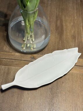 White Leaf-Shaped Ceramic Serving Platter